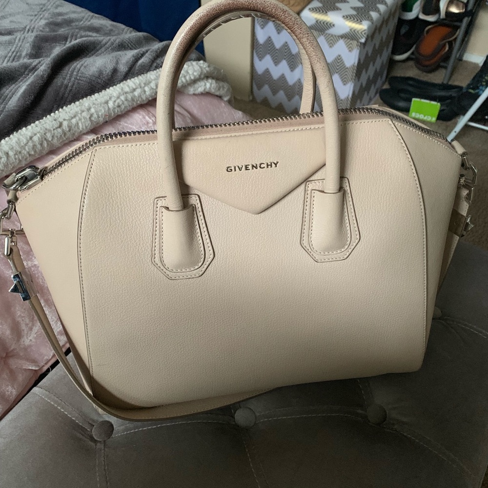 100% Authentic Givenchy Antigona Medium